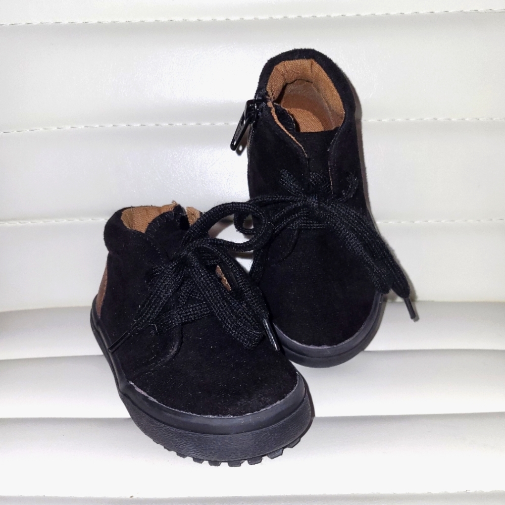 Kid's Boots: Size 5, Cat and Jack